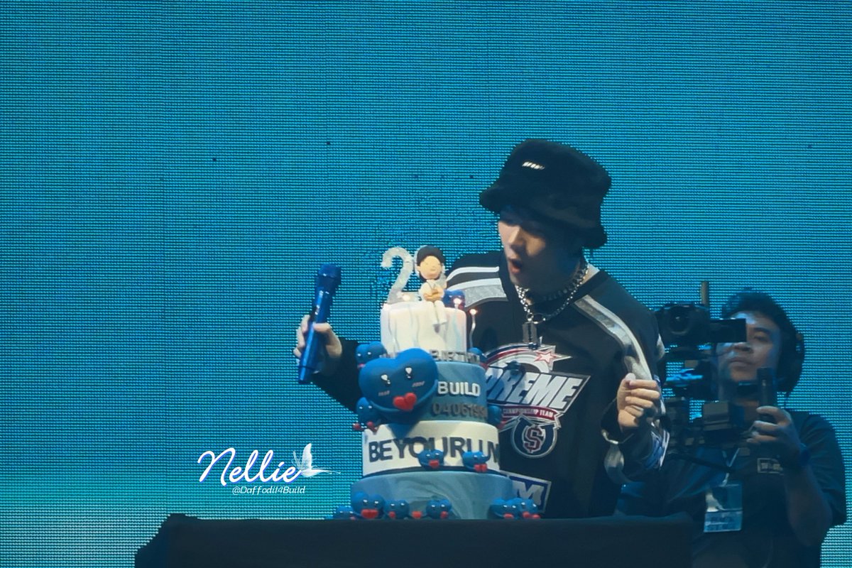 Daffodil4Build's tweet photo. Happy 29 🎂💙

#THEREBORNOFBUILD #BuildJakapan @JakeB4rever https://t.co/DaZcDsRNBK