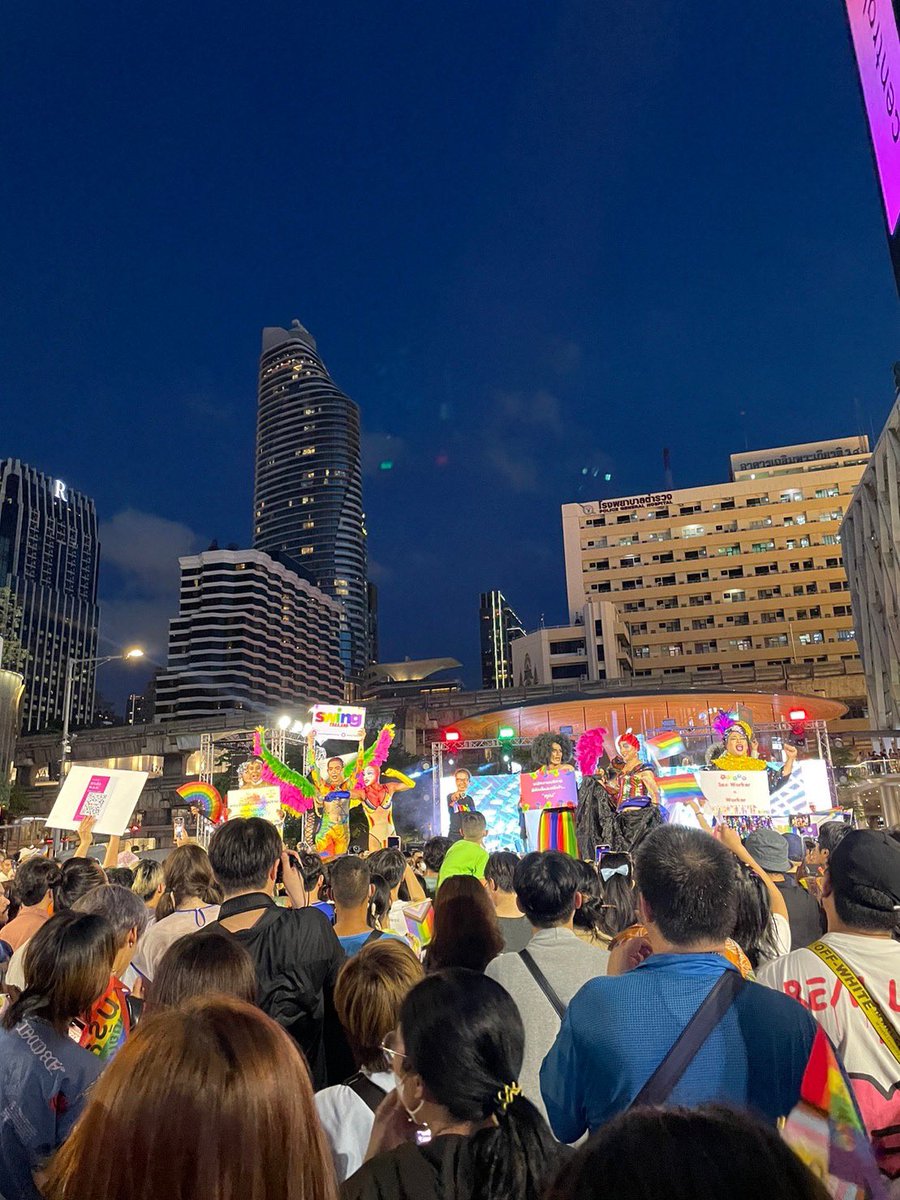 kee22kee's tweet image. สมการบนเวที 🏳️‍🌈 Pride ที่ CTW
( แฟชั่นโชว์ + แดรก + มินิ คอนเสิร์ต ) ยกกำลังเก้ง = #?!%$ 

บรรยายไม่ถูกเลย แต่ละคนจอยเกิน คอนเฟิร์มโดยพี่กี ประทับใจทั้งบนและล่างเวที (งานดีเยอะมาก ) เพื่อนพี่กีคือ 
“พบรักในงานไพร์ด” ไปแล้วจ้า 🥺

#BangkokPrideCTW 
#PrideForAll
#BangkokPride2023