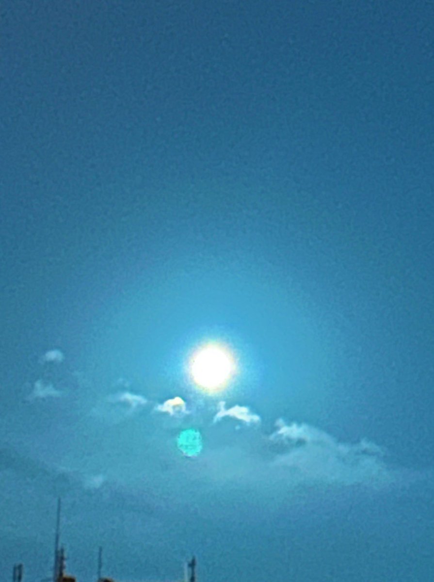 今日0604ストロベリームーンの開運日🌕なんですよ〜😉良い事がたっくさんありますようにってご挨拶の時お話すると、本当にありがとうございます〜☺️ってニコニコ笑顔でした🌻
皆さん月見上げてください！すっごく綺麗✨　#Galaxyに替えたくなる瞬間