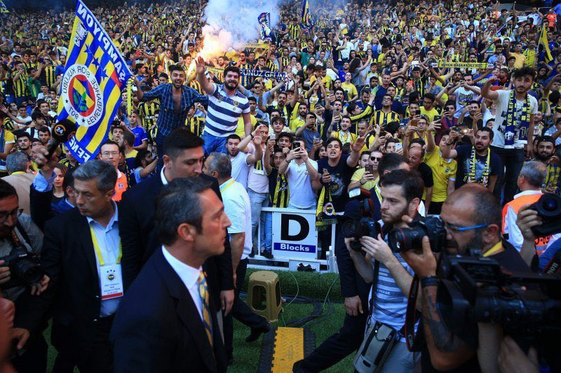 💰 Ali Koç dönemi Fenerbahçe'nin transferde maddi tablosu;

Gelen 2022:  43.7M€ / Giden 2022:  30.7M€ 
 
Gelen 2021:  15M€   /   Giden 2021:  7M€

Gelen 20:  20M€     /    Giden 20:  26M€

Gelen 19:  18M€      /     Giden 19:  17M€ 

Gelen 18:  25M€    /      Giden 18:…