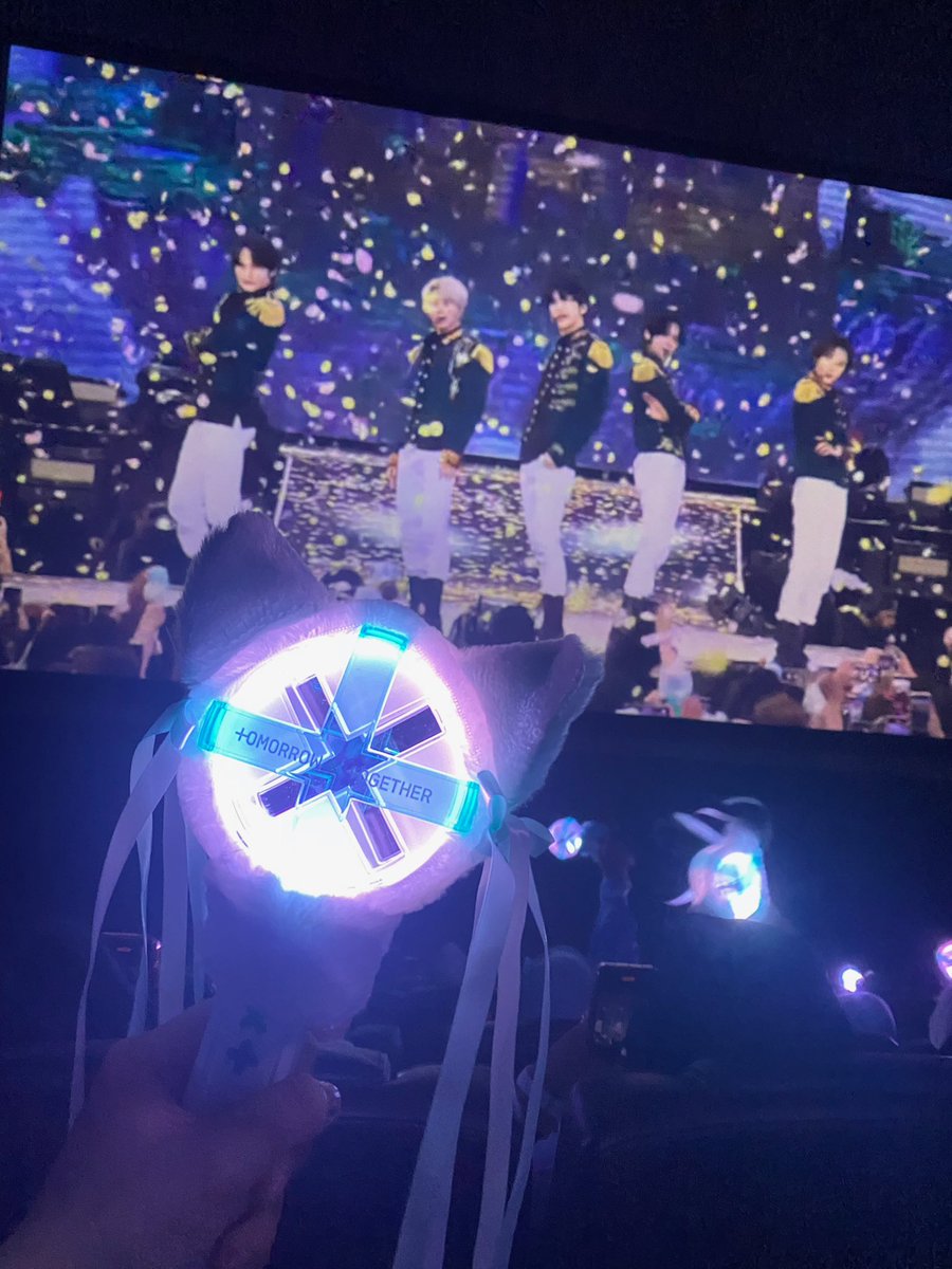 uwuujim's tweet photo. last week, sunday 28 May, i had so much fun watching tubatu virtually on a BIG screen π©΅ so proud to see these 5 stars βοΈ have came this far π₯Ίπ©΅ seeing them having their first outdoor stadium had me proud of tubatu sm β€οΈβπ©Ή #TXTASMinMY https://t.co/hGc414TL7N
