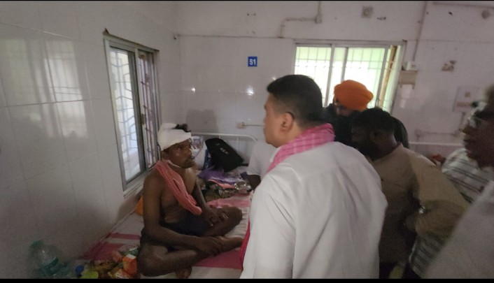 SuvenduWB's tweet photo. Today I visited the Balasore District Hospital in Odisha, where I met & inquired about the well-being of injured passengers who are receiving treatment there.
Thereafter I went to various Health Camps set up by different NGOs & BJP Karyakartas to convey my gratitude to them for their extraordinary Humanitarian assistance in this time of crisis.

Finally I expressed my views at the Press Conference organised by the @BJP4Odisha State Unit, at Balasore, in the presence of the Hon'ble MP of Balasore; Shri @pcsarangi Ji & other Leaders. I opined that during this tough time our focus should be on helping the injured in getting the best possible medical facilities available. The people who are capable of traveling, we must help them reach their homes. We should help the relatives of the deceased so that they don't face much difficulties trying to take the mortal remains of their loved ones back with them.