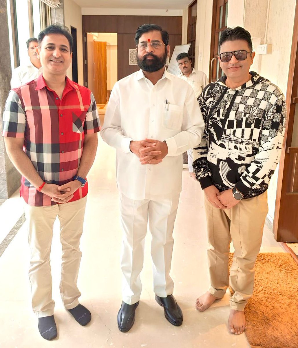 tushitamedia's tweet photo. Producer #BhushanKumar &amp; #ShivChanana meet CM #EknathShinde. They discuss #Adipurush trailer, sharing insights on India's rich cultural heritage. A magnum opus that perfectly represents our values. #Bollywood #IndianCulture #AdipurushTrailer #CMMeeting https://t.co/9xRQNDQKIA