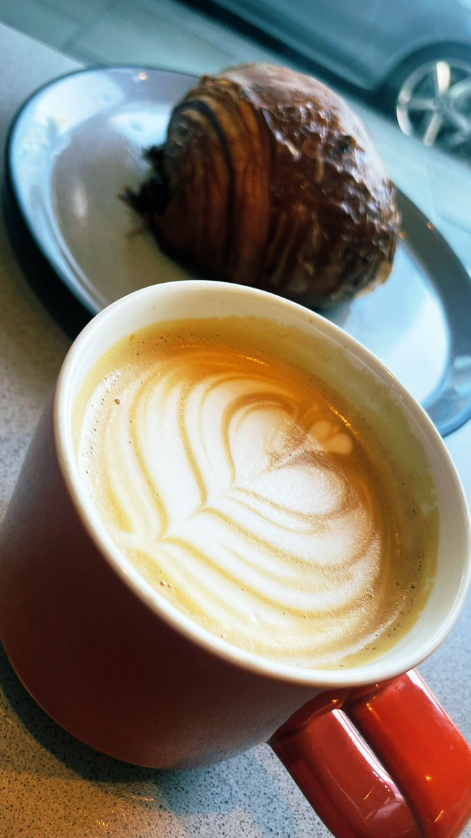 eannahassett's tweet photo. Life is Pain au Chocolat & Coffee @ #Bread41
#PainAuChocolat #Coffee #Dublin https://t.co/zpZ62krZ8w