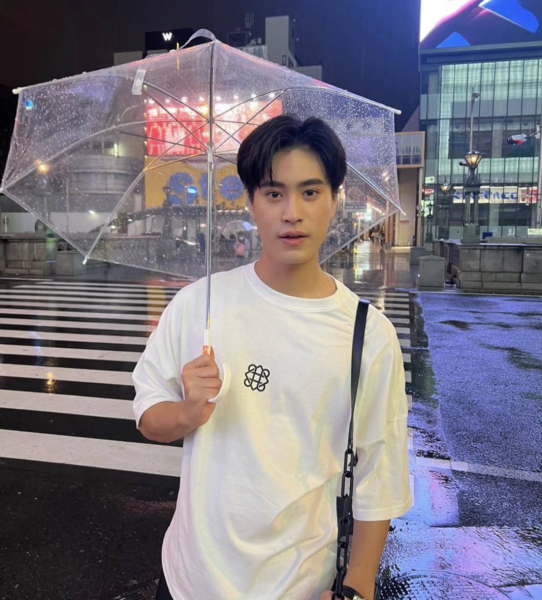 vsagisan's tweet photo. mark spilled the Japan tea, Gem posted Japan pics on instagram, satang came to confirmed gem is jealous...
may I ask what is happening???? it's so chaos??? how are we recovering from this???

#VichyM89CreamxFourthMark
#GeminiFourth #เจมีไนน์โฟร์ท https://t.co/WaRuD4EQYS