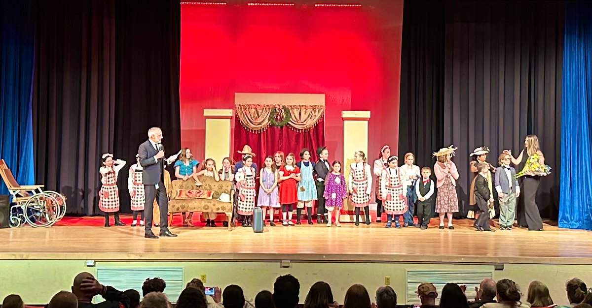 Congrats to the Hope Valley Drama Club on their musical production of Annie Kids! They will never forgot this experience! 💚🎭🎉