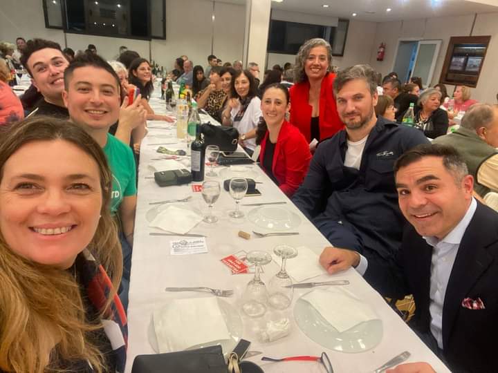 HerrmannJesi's tweet photo. Anoche participamos en la tradicional cena por el día del bombero en #Carcaraña
Gracias a la Diputada @DiStefanoSil y el pre candidato a #Senador @Ivan_Luduena1 por estar presentes. 

Como cada año nos enorgullece poder acompañar a nuestras instituciones ❤️ https://t.co/7UMf9Je9LF