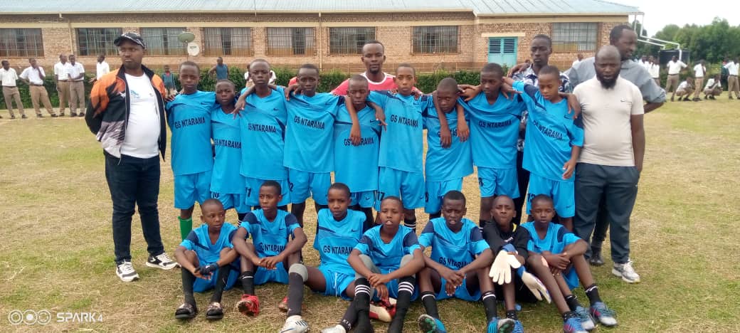 SBugesera's tweet photo. Kudos ku makipe y'abahungu ya #GSNTARAMA yegukanye igikombe mu mupira w'amaguru na @GSNyirarukobwa muri  volleyball mu marushanwa y'amashuri #kagamecup mubana ba U13
@bugeseradistr @FERWAFA @Rw_Volleyball @schoolsports @RwandaLocalGov @Rw_Volleyball
@Rwanda_Edu https://t.co/RpqzMPBYao