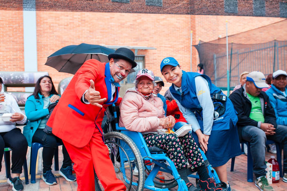 mindefensa's tweet photo. Desde la localidad de Bosa Recreo en #Bogotá, se desarrolló el primer día de la Jornada de Apoyo al Desarrollo en coordinación con la @FIMLM, que benefició a más de 500 personas con atención en salud gratuita y actividades por parte de nuestros soldados del @COL_EJERCITO. https://t.co/Eww9lCdVLx