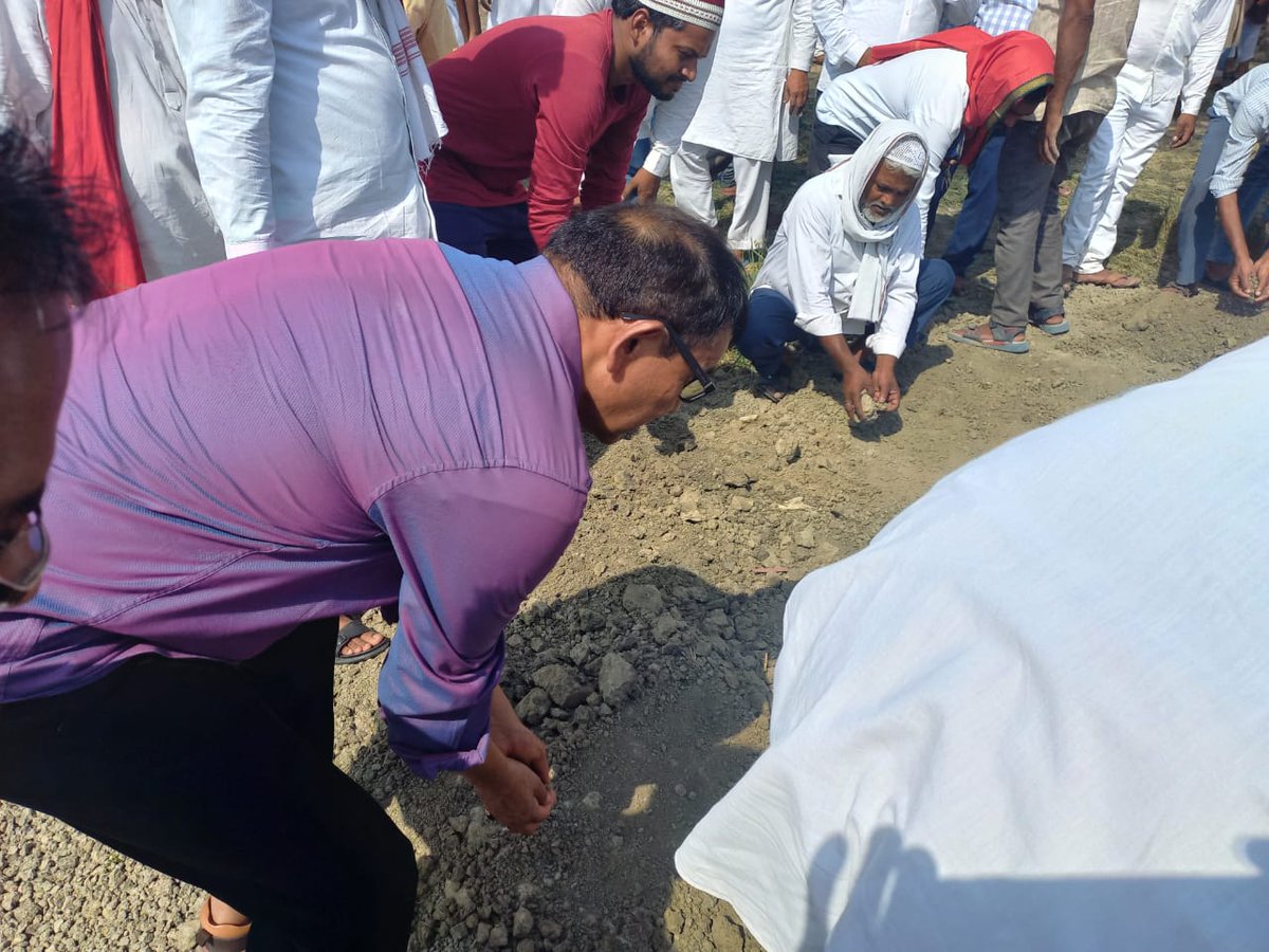DrSPSinghPatel7's tweet photo. लोगों से जुड़ कर ही जीवन का मर्म जाना जा सकता है...
.
.
#Pratapgarh #people #workforpeople #social #PratapgarhNews #UttarPradesh #lucknow #meeting https://t.co/OKEFUoHvNb