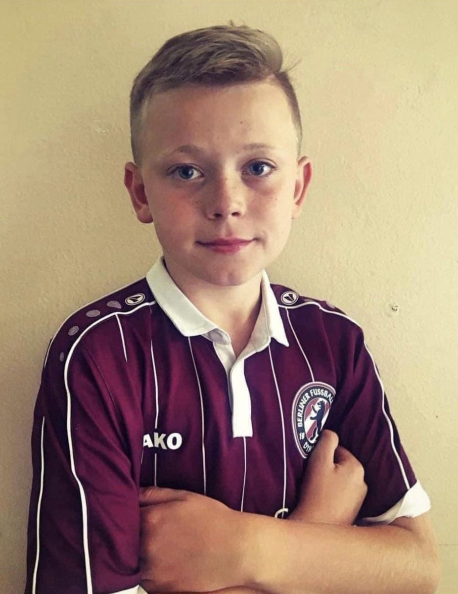 Dit is Paul, een 15-jarige Duitse voetballer die door een 16-jarige Marokkaan werd doodgeslagen op het voetbalveld. Het zoveelste slachtoffer geofferd op het altaar van de open grenzen. Rust zacht Paul. 🕯️