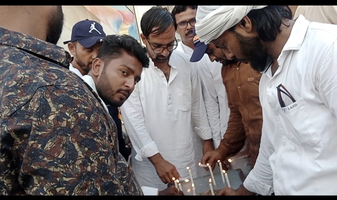 Shahzad Pawar शहजाद पंवार (@pawarshahzad) on Twitter photo उड़ीसा में कोरोमंडल एक्सप्रेस शुक्रवार शाम बालेश्वर जिला अंतर्गत दुर्घटनाग्रस्त होने पर खंडवा में मोमबत्ती जलाकर की शोक संवेदना प्रकट।यूथ कांग्रेस के अध्यक्ष शहजाद पवार एवम साथियो
<a href="/RahulGandhi/">Rahul Gandhi</a> <a href="/OfficeOfKNath/">Kamal Nath</a> <a href="/digvijaya_28/">Digvijaya Singh</a> <a href="/srinivasiyc/">Srinivas BV</a> <a href="/MaansinghRatho4/">Maan singh Rathore</a> <a href="/AkhileshLY/">Akhilesh Yadav</a> <a href="/pratibhaiyc1/">Pratibha Raghuwanshi प्रतिभा रघुवंशी</a> उड़ीसा में कोरोमंडल एक्सप्रेस शुक्रवार शाम बालेश्वर जिला अंतर्गत दुर्घटनाग्रस्त होने पर खंडवा में मोमबत्ती जलाकर की शोक संवेदना प्रकट।यूथ कांग्रेस के अध्यक्ष शहजाद पवार एवम साथियो
<a href="/RahulGandhi/">Rahul Gandhi</a> <a href="/OfficeOfKNath/">Kamal Nath</a> <a href="/digvijaya_28/">Digvijaya Singh</a> <a href="/srinivasiyc/">Srinivas BV</a> <a href="/MaansinghRatho4/">Maan singh Rathore</a> <a href="/AkhileshLY/">Akhilesh Yadav</a> <a href="/pratibhaiyc1/">Pratibha Raghuwanshi प्रतिभा रघुवंशी</a>