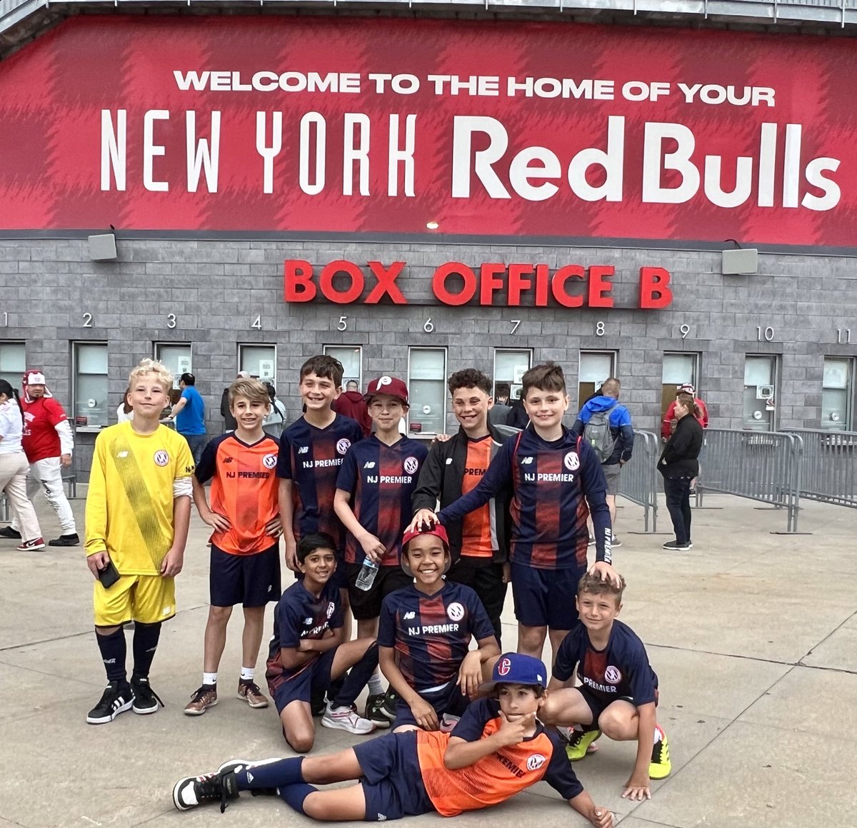 mariadelmar1007's tweet photo. What a great time at the RedBulls game with the NJPremier 2012 Orange team. Soccer Love ❤️⚽️ https://t.co/VjO82aKZn1