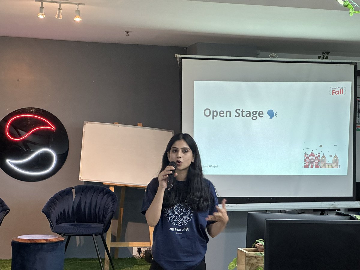 hackthisfall's tweet image. Open Stage has always been a gateway for our community members to share their heart out! 🧡

#HTFIndore #HackThisFall #HTFMeetups ✨