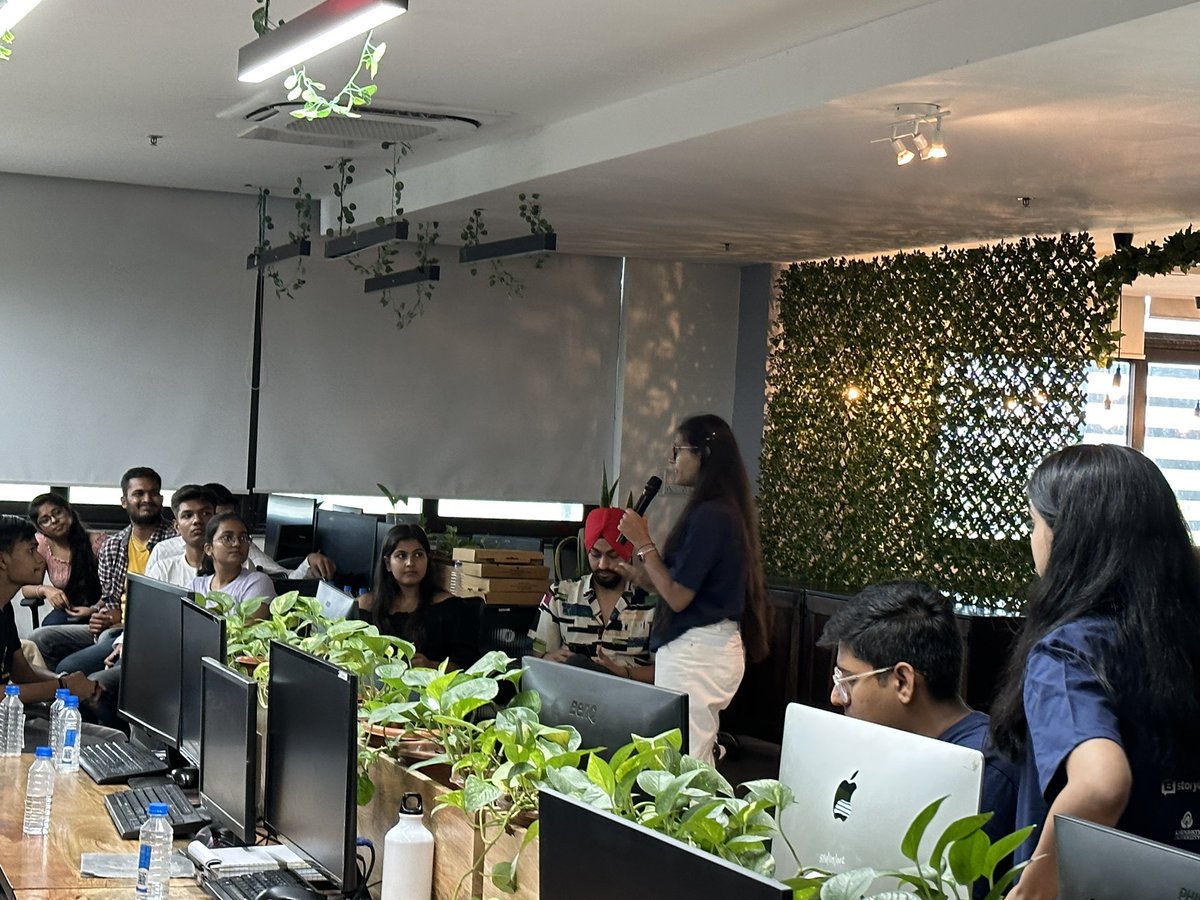 hackthisfall's tweet image. Open Stage has always been a gateway for our community members to share their heart out! 🧡

#HTFIndore #HackThisFall #HTFMeetups ✨