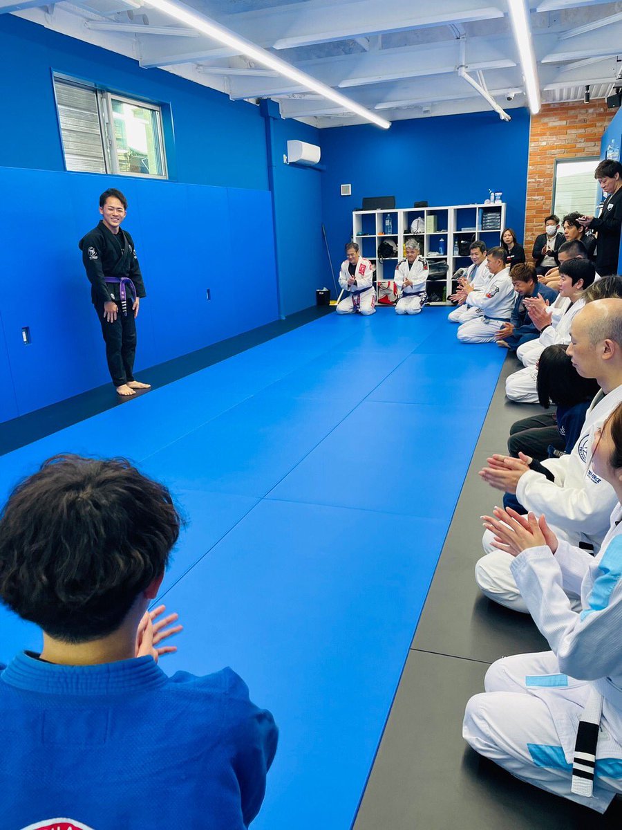 oguro_tfbjj's tweet photo. Twitterでのアナウンスが遅くなりましたが、この度6月3日にトライフォース天満がオープンいたしました！

オープンに際してたくさんの方々にお集まりいただき、またお祝いの品々も頂き感謝しかありません。

まだまだ至らぬ点ばかりですが、
ヘッドインストラクターとして精一杯頑張ります！ https://t.co/UaGfMngbry