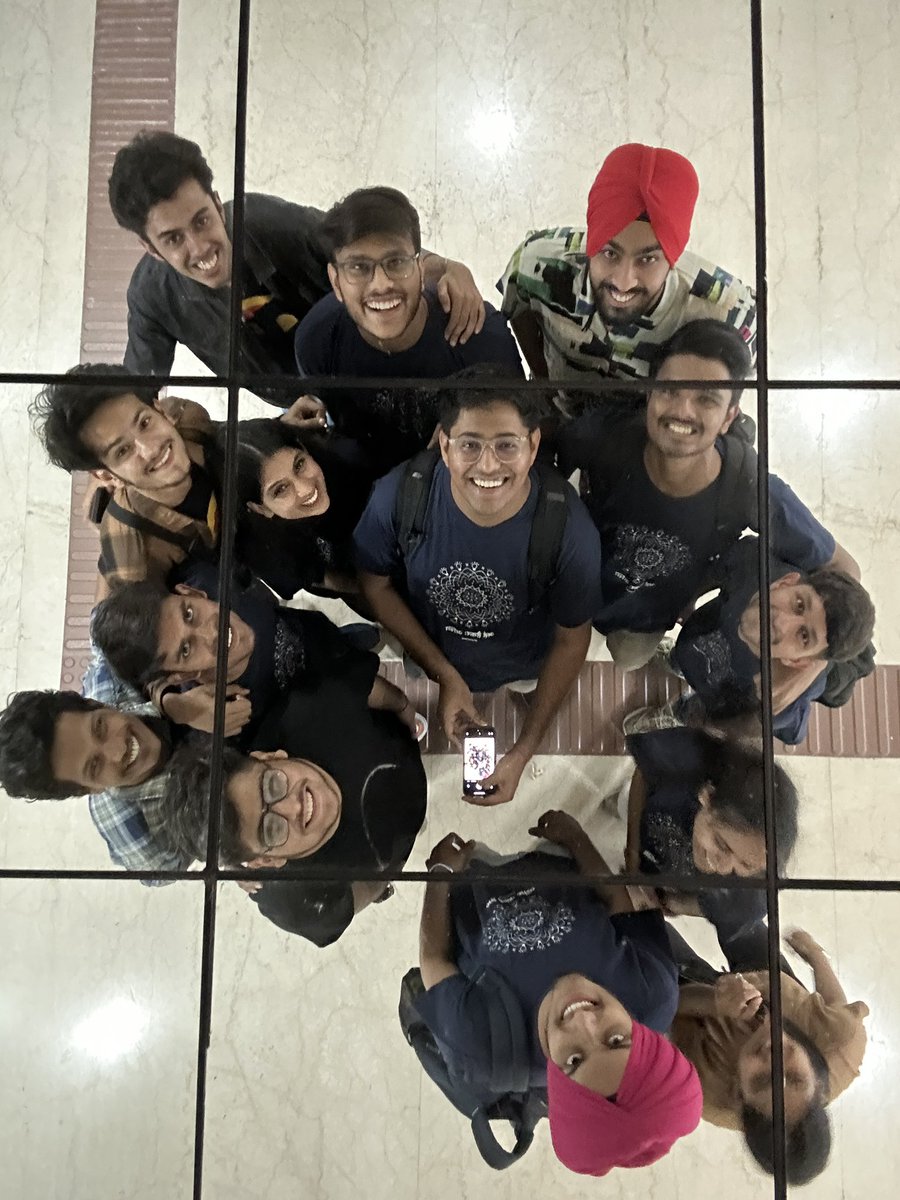 hackthisfall's tweet image. Random post-meetup clicks at #HTFIndore 🥰

#HackThisFall #HTFMeetups ✨