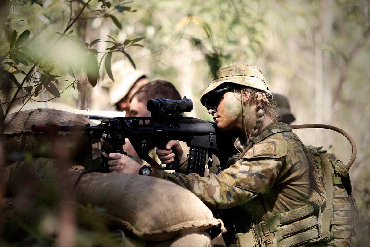 2023. Soldiers of the Australian Army's 9th Force Support Battalion (9 FSB), 17th Sustainment Brigade (17 Sust Brigade), take a firing position during Exercise Surus Walk at Green Bank Training Area, QLD.
