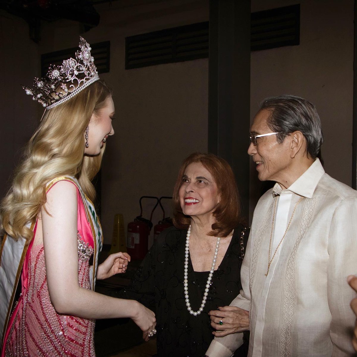 𝐁𝐓𝐒 A visibly happy Madame Stella Araneta and her husband Mr. Jorge Araneta, were seen at the backstage of Araneta Coliseum in a candid display of greetings with Jasmin Selberg after the coronation night of Bb. Pilipinas 2023 held exactly last week in Cubao, Quezon City.