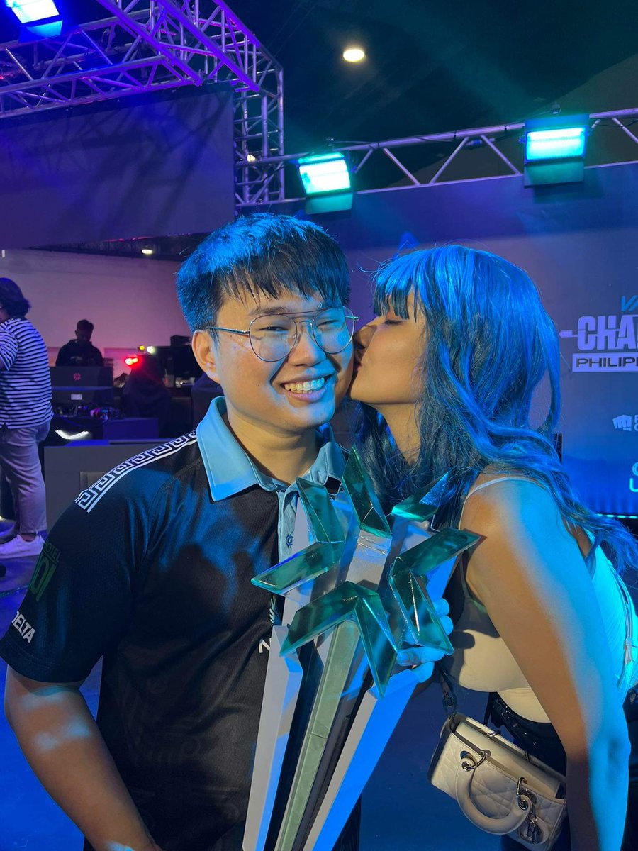eenmercado's tweet photo. I LOVE YOU SO MUCH @witzfps https://t.co/f5blQ3FDu8