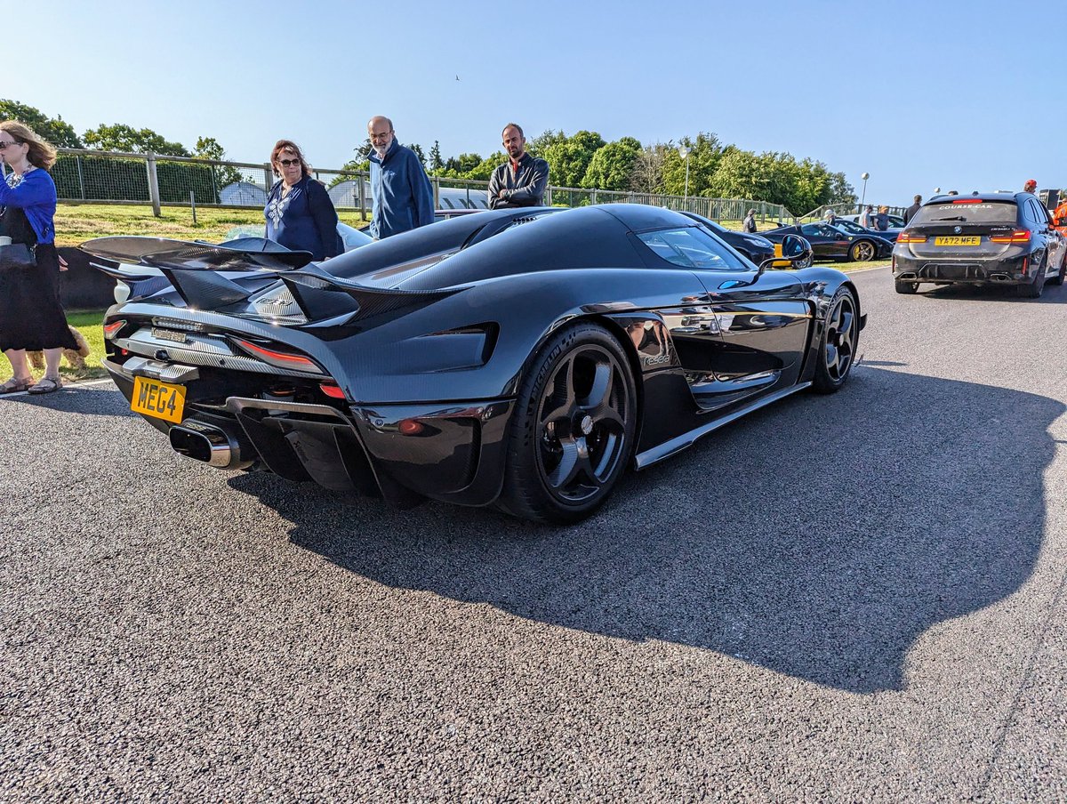 R19NP's tweet photo. Make way!...Coming through! 

@koenigsegg #Koenigsegg #Regera #GhostSquadron 👻

@GoodwoodRRC 75th anniversary #BreakfastClub
@GoodwoodMC https://t.co/q0JGU0BTrq