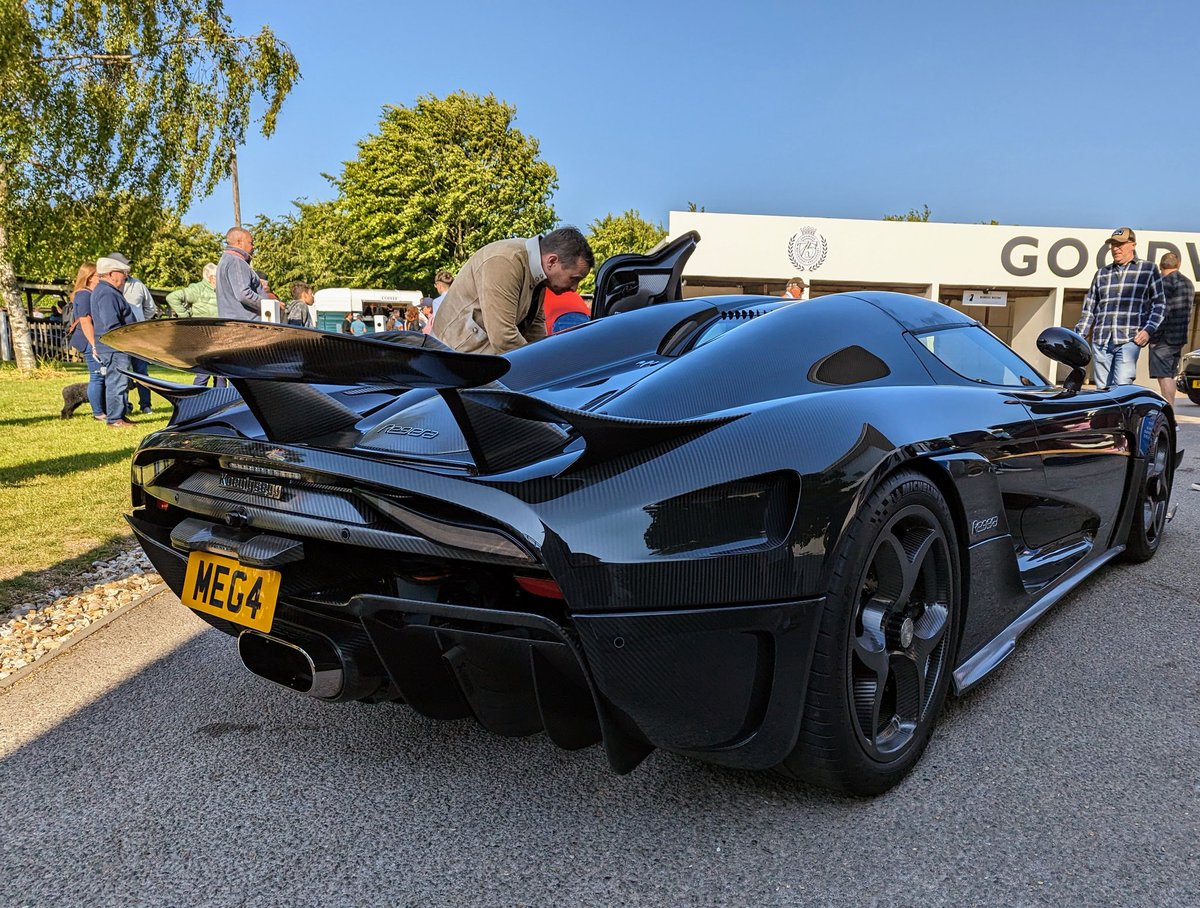 R19NP's tweet photo. Make way!...Coming through! 

@koenigsegg #Koenigsegg #Regera #GhostSquadron 👻

@GoodwoodRRC 75th anniversary #BreakfastClub
@GoodwoodMC https://t.co/q0JGU0BTrq