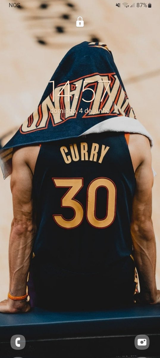 7 anos de azar para quem passar por este tweet sem deixar a tela de bloqueio!!