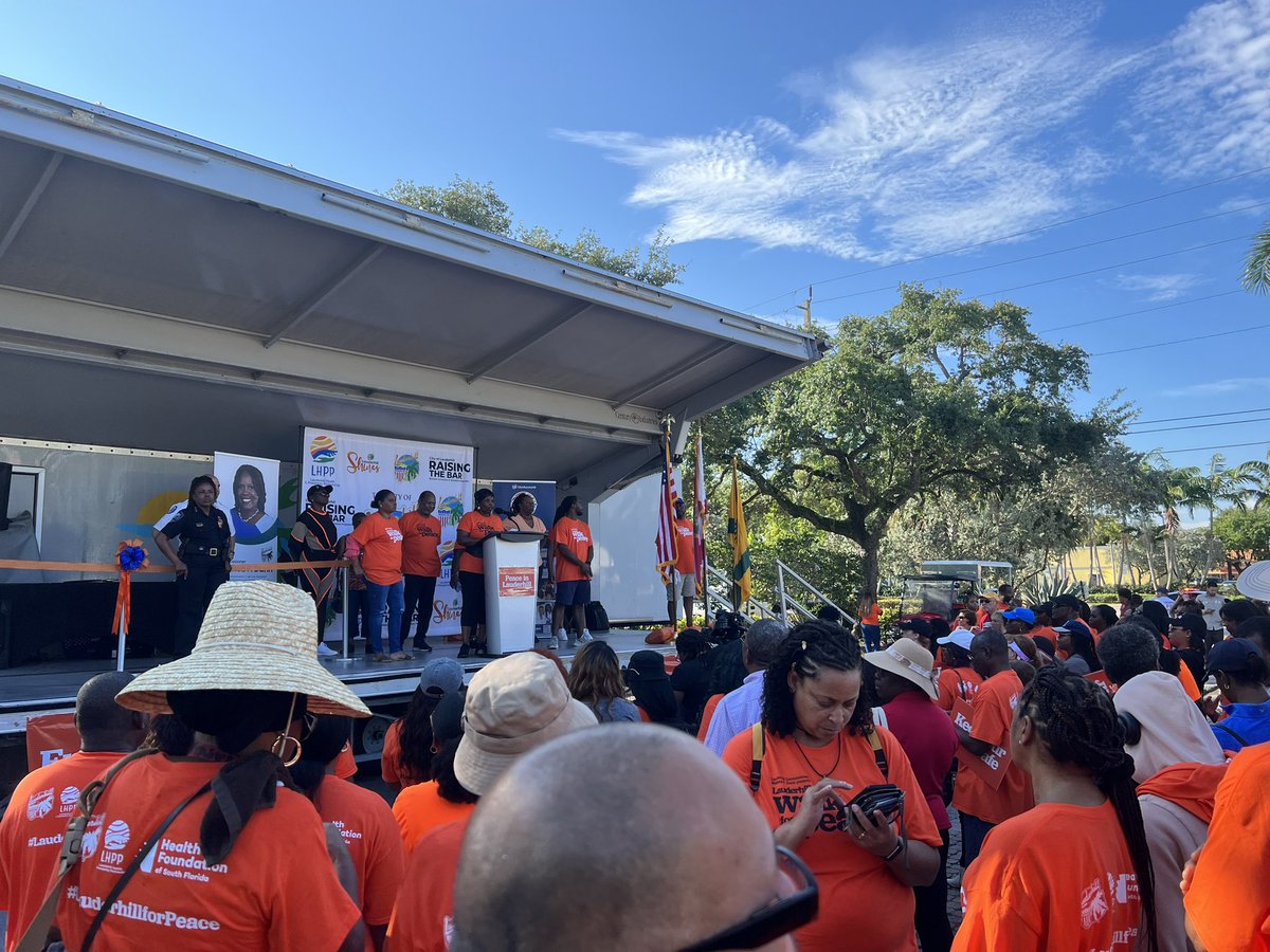 Yesterday was a POWERFUL Walk For Peace in Lauderhill! Thank you @commissionerdunn for always bringing the community together and providing programs to help Lauderhill residents thrive!
Together we can #endgunviolence  #blm #broward #soflo #returningcitizensmatter