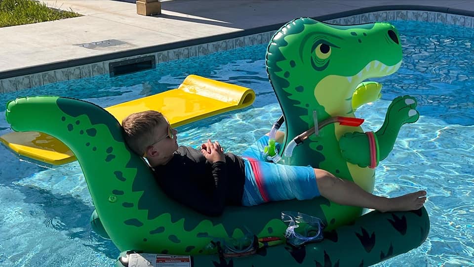 TaraPoolLife's tweet image. Our Oasis liner is DINO-mite! 🦖 

Thanks for sharing with us Susan! 😎

#tarapools #oasis #taraliners