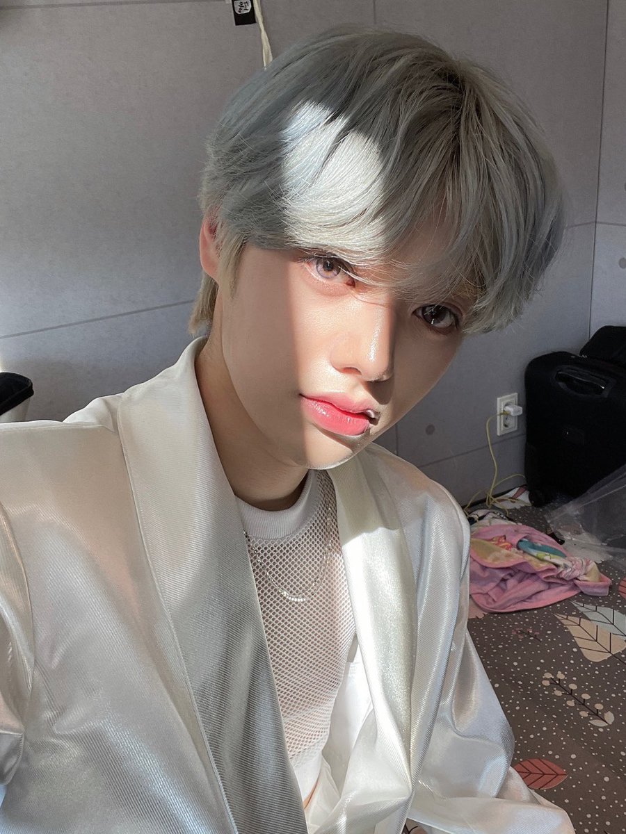 fantasyboys_'s tweet photo. 사진을 찍다가 순간 내가 인간이 아니라 요정인가 싶었어요… 하지만 그 바로 뒤 진짜 요정이 눈앞에 나타났기 때문에 그냥 인간이라는 걸 깨달았어요.

#소년판타지 #FANTASYBOYS
#유우마 #YUMA https://t.co/xzAaMBj9Lx
