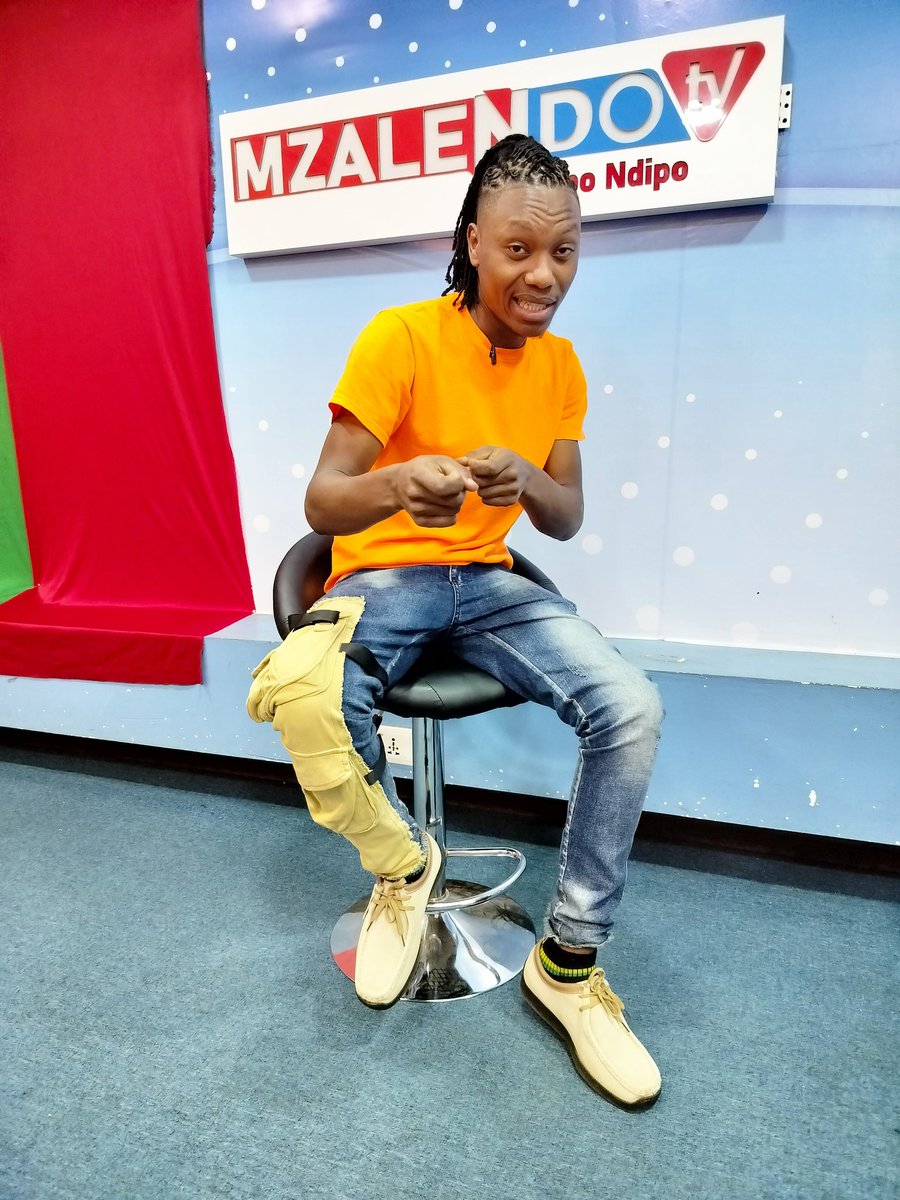 We are Live <a href="/MzalendoTv/">Mzalendo Tv Kenya</a> alongside @Djsnaj♨️🔥
Tukuchezee Ngoma Gani na Uko Mtaa Gani na Mko na kina Nani😋
Si unajua Venye..
#Venye_Si_Hufanya🤗