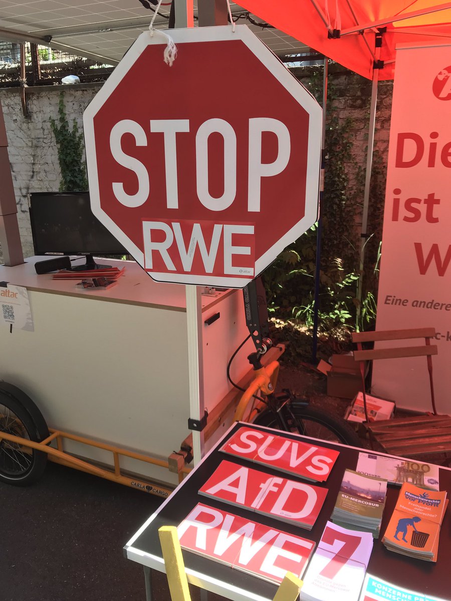 AttacKoeln's tweet photo. #stopsuv #stoprwe #stopafd
Aufkleber gibts beim #klimafest vom Allerweltshaus Köln (@MenschenrechteK) und @migrafrica https://t.co/hMCXbJ4h8i