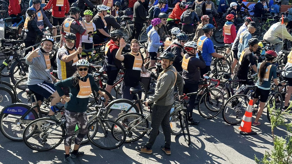 EnsembleMtl's tweet photo. Pédalons tous ensemble au #TourdelIle ! 🚲

Que ce soit en vélo électrique, régulier ou en @BIXImontreal, il est important de diversifier nos modes de déplacement. 

Merci à @VeloQuebec pour l’organisation et bonne 38e édition à tous les participant•es ! 

#GoveloMTL #polmtl https://t.co/Mp4KTdtl8V