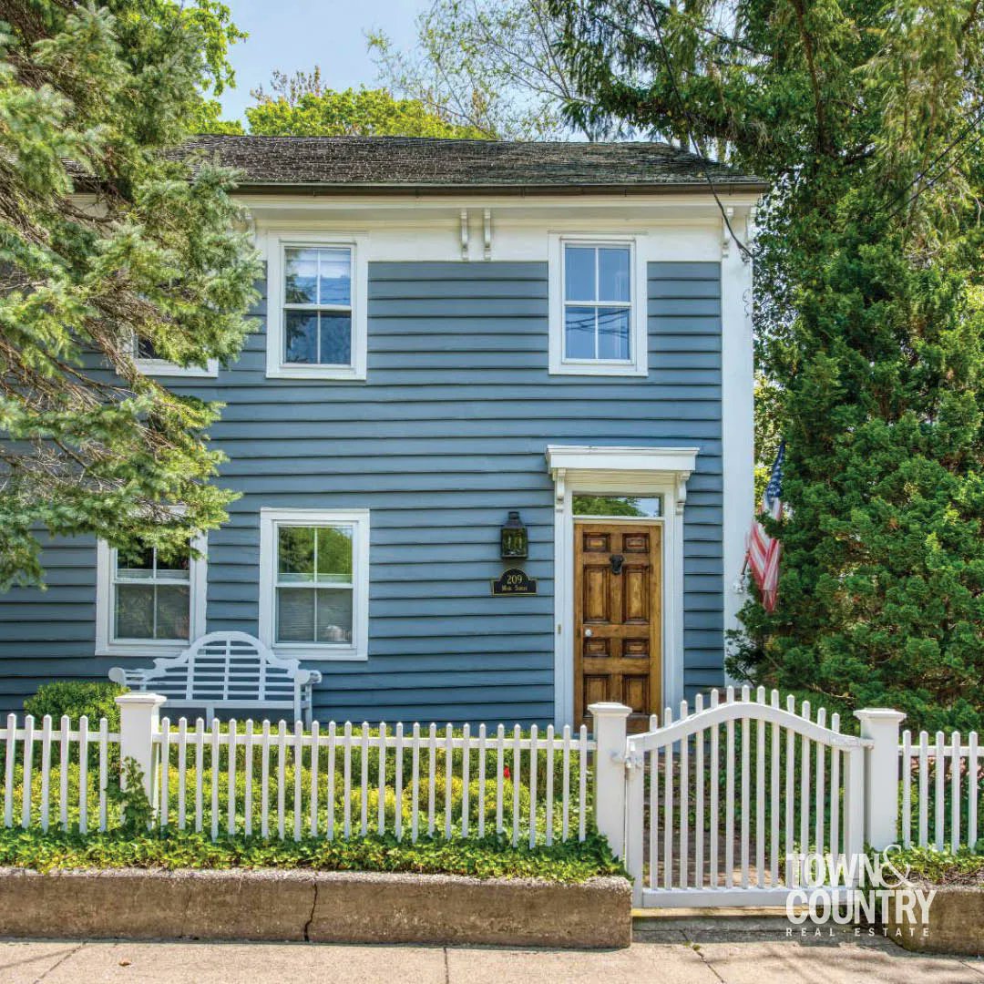 Spend your summer in #TheHamptons at this beautifully furnished and designed historic #SagHarbor Village home at 209 Main Street with all modern amenities. For rental details call Linda Batiancela, Assoc. RE Broker, 516.729.8123.

More: buff.ly/3N63Qq5 

#hamptonsrentals