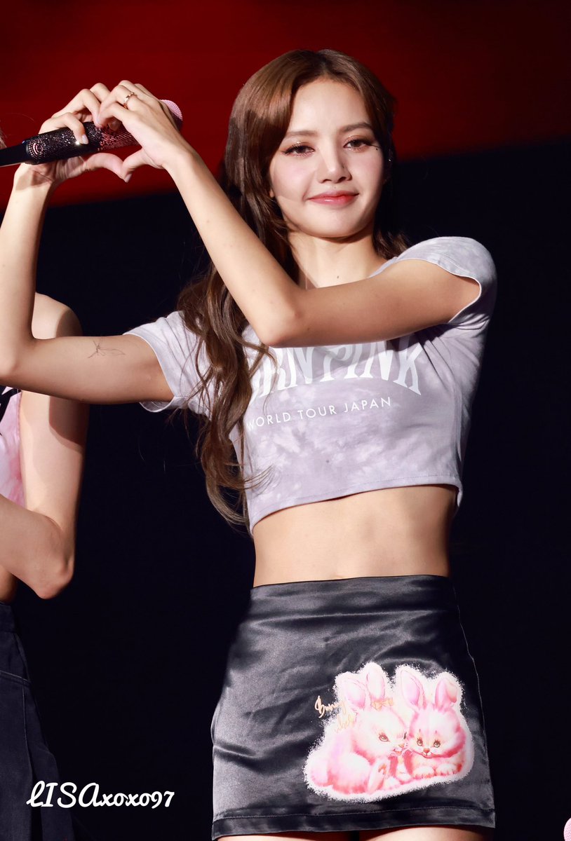 Hug Lisa tweet media