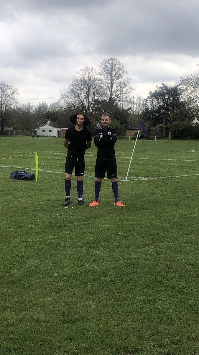 When striking a pose for the camera is more important than warming up.. 📸 

@swirles_barbers @Southbournees @RichingsSports 

#HHFC #morethanafootballclub #hayesandhillingdonfc #hhfc #warmup #strikeapose #pose #camera #middlesexcounty #divisionone #southwest #mcfl #MCFL 

💜🖤