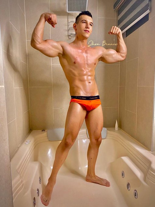 A good bath ? after workout still flexing 
https://t.co/R27FfODwpy 
Go to OF ??? to get customs 

#hot