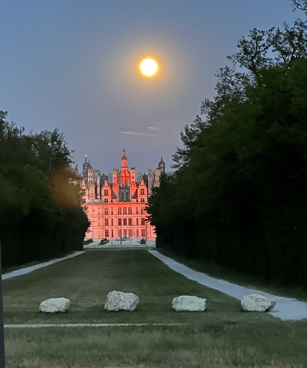 akopp92's tweet photo. @domainechambord beau la nuit sous la lune… https://t.co/HgBs6sGFb7