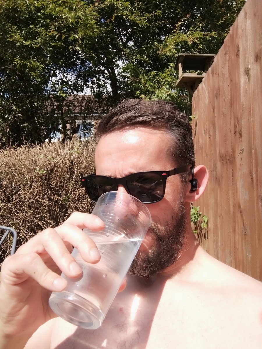 grimbosaki's tweet image. Finally getting the chance to go taps aff... hopefully the sun bouncing aff my peely wally chest won&apos;t blind any passing drivers 😮😎

#H2O 🥤
#DrivingLater 🙄
#HashtagAddiction 🤷