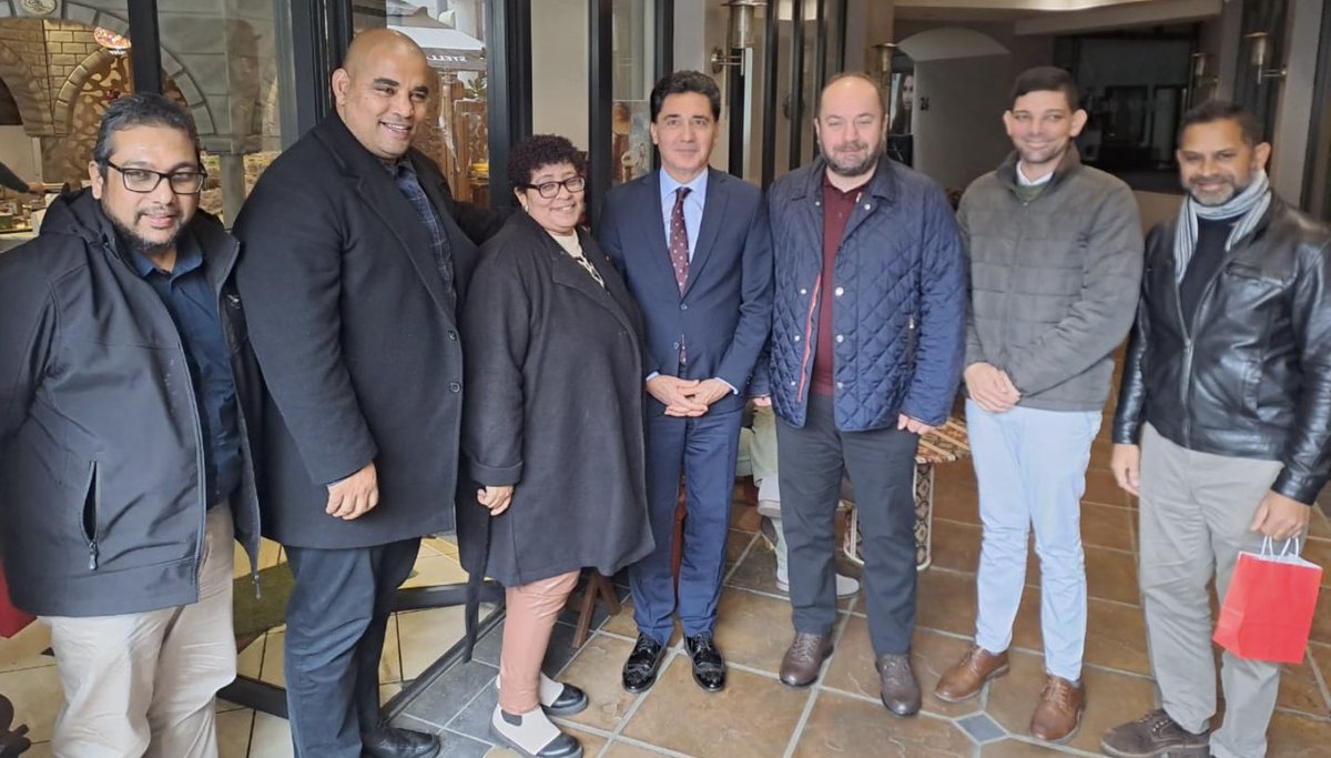 TC_CapeTownBK's tweet photo. Dünya Kahvaltı Günü’nde Güney Afrikalı dostlarımızla @turkspirit Kafe’de Türk kahvaltısının en lezzetli örneklerini tattık.Western Cape Parlamento Başkanı Daylin Mitchel ve CapeTown Belediye Başkan Yrd Eddie Andrews Türk kahvaltısı deneyimini ilk kez yaşadılar #Dünyakahvaltıgünü https://t.co/D89C9o7Udc