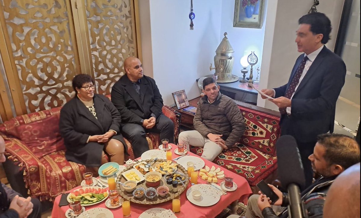 Dünya Kahvaltı Günü’nde Güney Afrikalı dostlarımızla <a href="/turkspirit/">turkspirit/ Dilek Aktan</a> Kafe’de Türk kahvaltısının en lezzetli örneklerini tattık.Western Cape Parlamento Başkanı Daylin Mitchel ve CapeTown Belediye Başkan Yrd Eddie Andrews Türk kahvaltısı deneyimini ilk kez yaşadılar #Dünyakahvaltıgünü