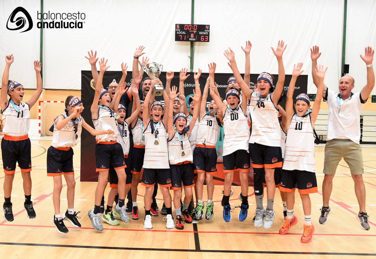 FAB_Andaluza's tweet photo. 🏆 ¡@cbccordoba SE PROCLAMA CAMPEÓN DEL MEMORIAL RAFAEL ROJANO, #CADEBAMM2023!

🥈 @FundacionCBG 
🥉 @EBGMALAGA 

🎟️ Los 3⃣ equipos estarán en el #FEBMiniM2023.

👏 ¡Enhorabuena a todos!

#baloncestoandalucia

👉 https://t.co/jTuozT9QJO https://t.co/JvXdonB1B3