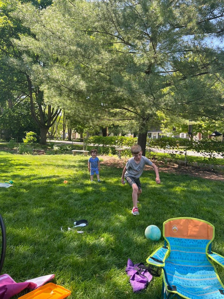 rubycalime84's tweet image. Today will be a guest of a friend's house and with them organize an outdoor party and enjoy the fresh feeling together.