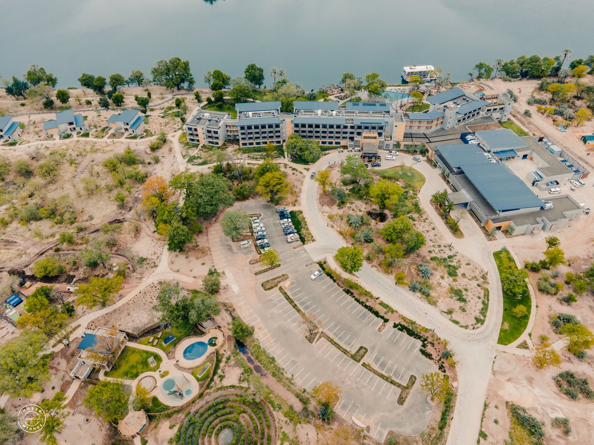 This is the amazing Mosi Oa Tunya Livingstone Resort @RadissonBlu .

When in Zambia and Livingstone, do visit this exquisite place.

Photography by @MosesSageMtonga