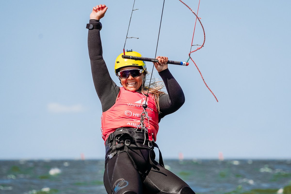 ⛵️| The winners of Formula Kite Women!

🥇 Jessie Kampman
🥈 Annelous Lammerts
🥉 Poema Newland