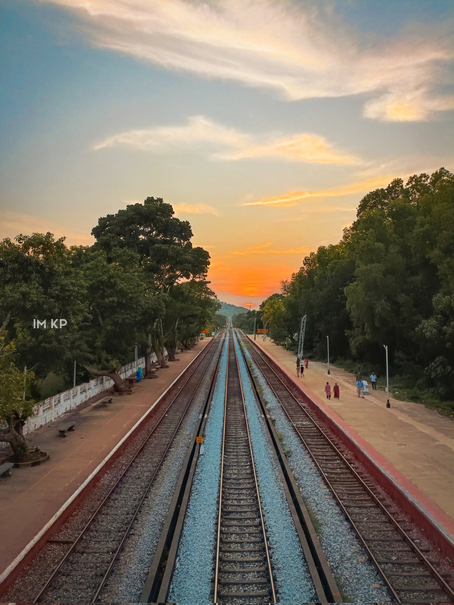 Nature-Indian railways🤝.. can't be apart
#shotononeplus
#indianrailways