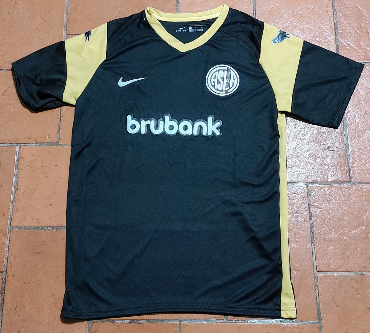 Sorteo domingo 18 de junio. Camiseta de <a href="/SanLorenzo/">San Lorenzo</a> talle XL, el ganador elige el modelo.
Si sos del interior te la envíamos.
Para participar nos tenés que seguir darle rt a este tweet.
Si querés tener más chances seguinos en nuestro canal de Youtube. 👇
youtube.com/@sanlorenzored…