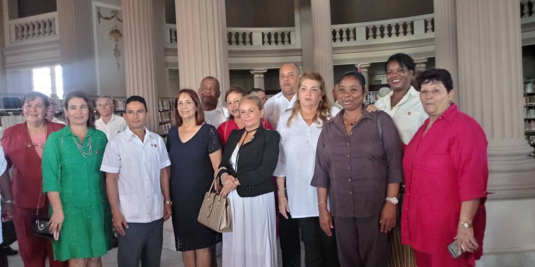 Participan diputados en toma de posesión del Gobernador y Vicegobernador. #SanctiSpirítusEnMarcha.<a href="/AidaDiazFernnd1/">Aida Diaz Fernández</a> <a href="/chinea_diaz/">Yadira Diaz Chinea</a> <a href="/DeivyPrezMartn1/">Deivy Pérez Martín</a> <a href="/MunicipalPp/">Asamblea Municipal PP Sancti Spiritus</a> <a href="/NolbertoGR1968/">Nolberto Gonzalez Rodríguez</a> <a href="/RomelBeltrnPre2/">Romel Beltrán Pérez</a> <a href="/anamarianpp/">Ana Mari Machado</a>