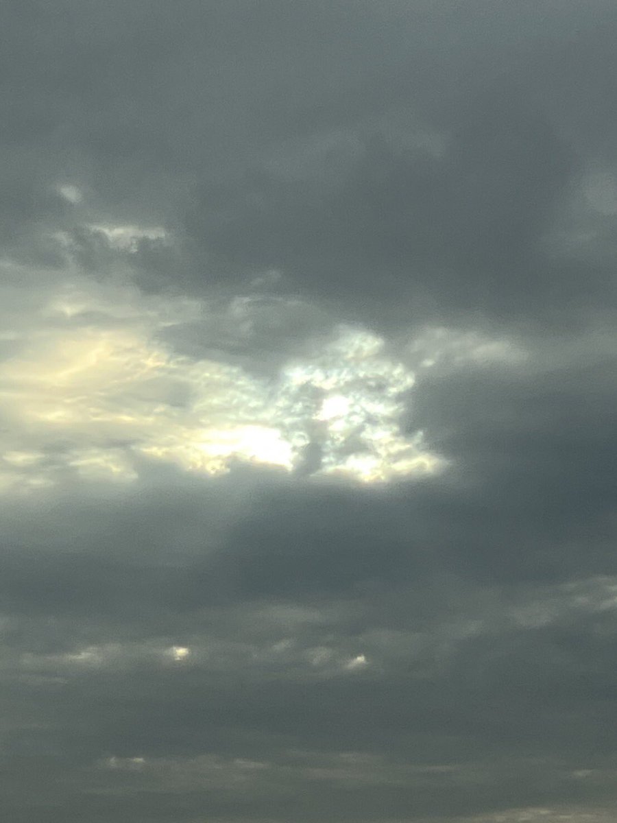 gmmnmn's tweet image. 空に空って書いてあった