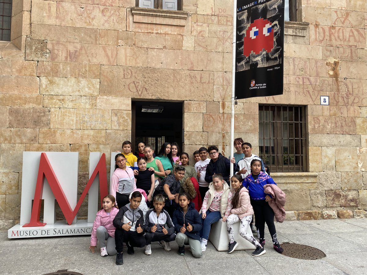CeipFelipe's tweet image. Visita de #tercero y #cuarto de #Primaria de @CeipFelipe al Museo de Salamanca para conocer la evolución de la vestimenta🧥 🥋 a través de la observación de obras de arte 🖼️ y confeccionar disfraces de época en #equipo  @ciudadsaberes